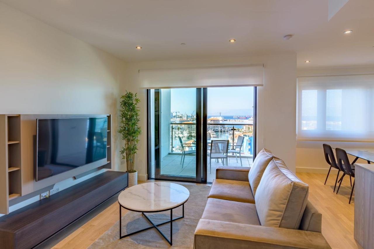 Luxury Modern Apartment With Exceptional Views! Hosted By Sweetstay ยิบรอลตาร์ ภายนอก รูปภาพ