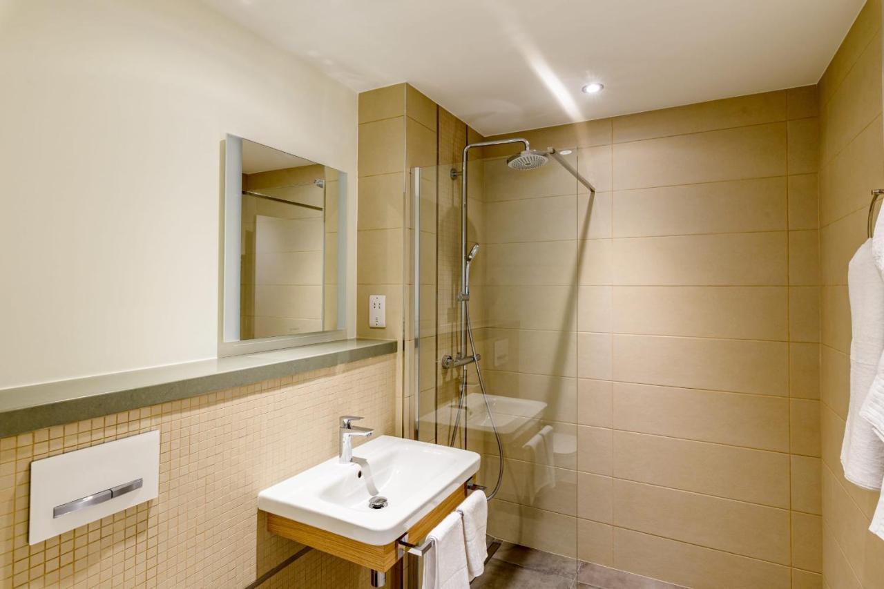 Luxury Modern Apartment With Exceptional Views! Hosted By Sweetstay ยิบรอลตาร์ ภายนอก รูปภาพ